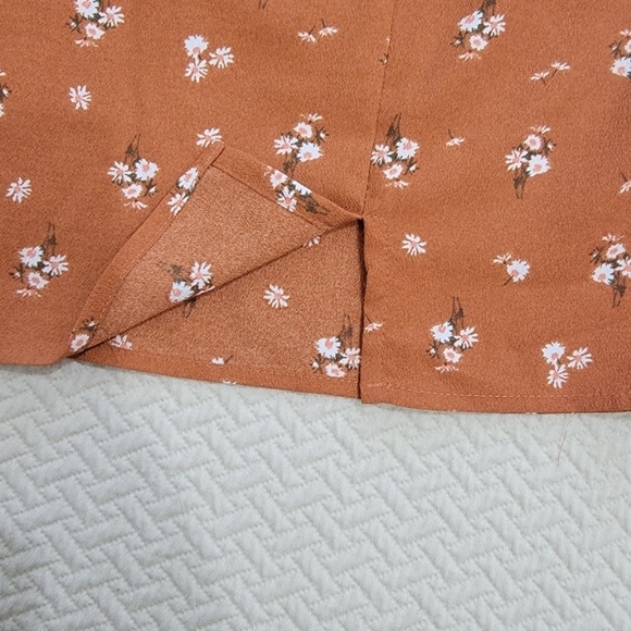 Aeropostale Floral Print skirt side front slit Size Large - Picture 3 of 13